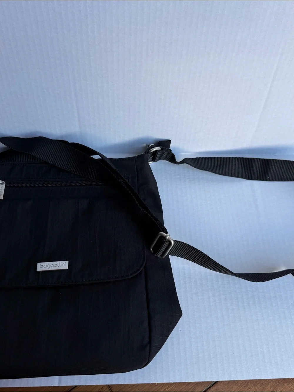 Baggallini Town Black Lightweight Crossbody Bag NWT